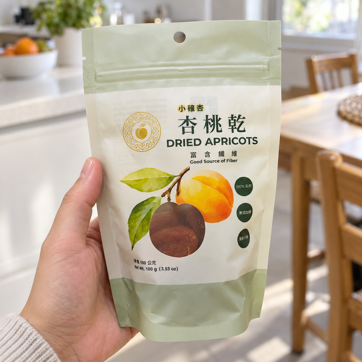 手持100g綠色夾鏈袋裝烏茲別克特乾杏桃乾 手持100g綠色夾鏈袋裝烏茲別克特乾杏桃乾